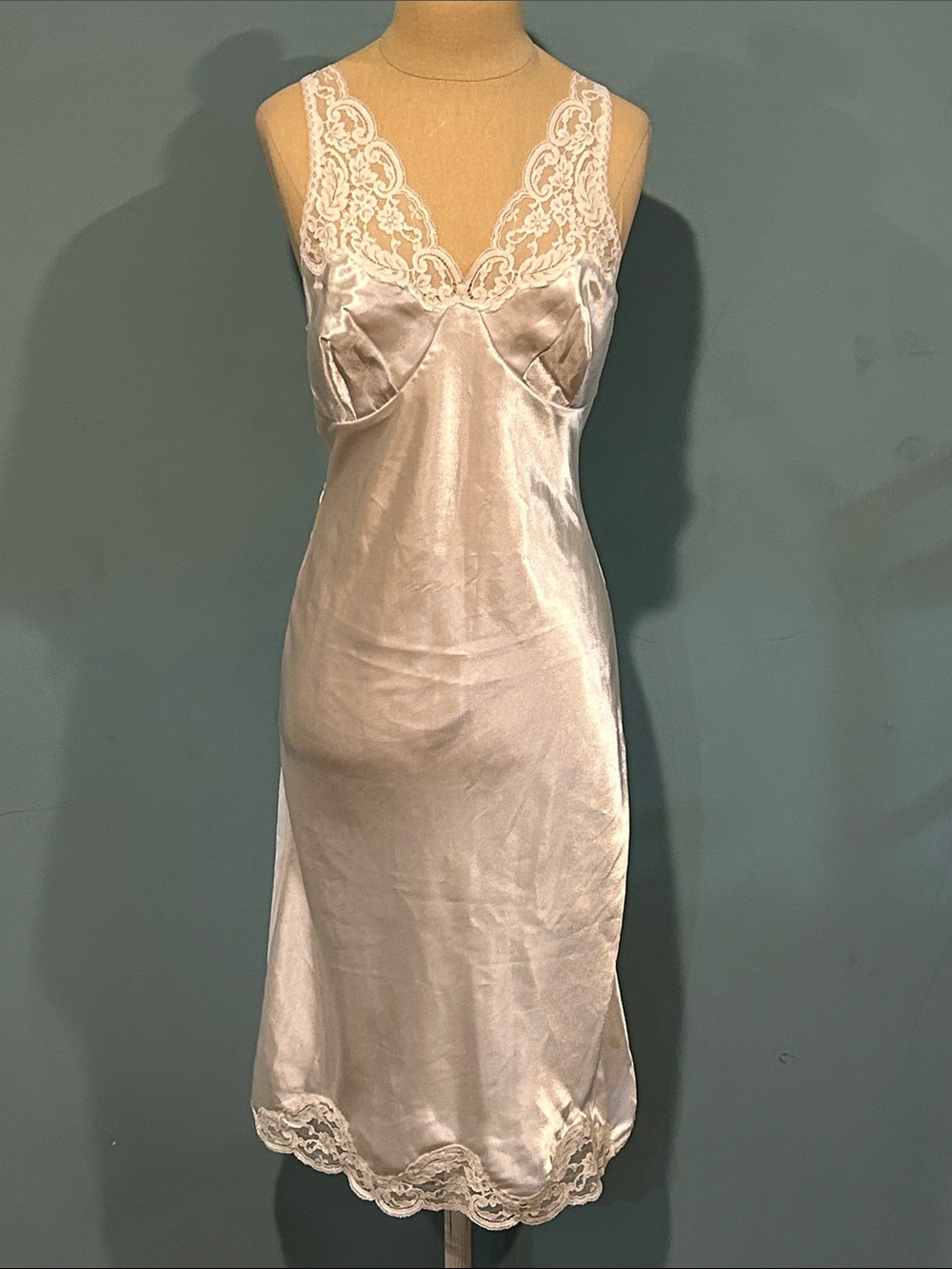 Vintage Wonder Maid Satin Lace Full Slip Dress Nightgown sz 32 Coquette 1970s
